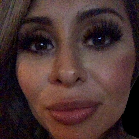 Meet your Posher, Laura - Picture 1 of 1